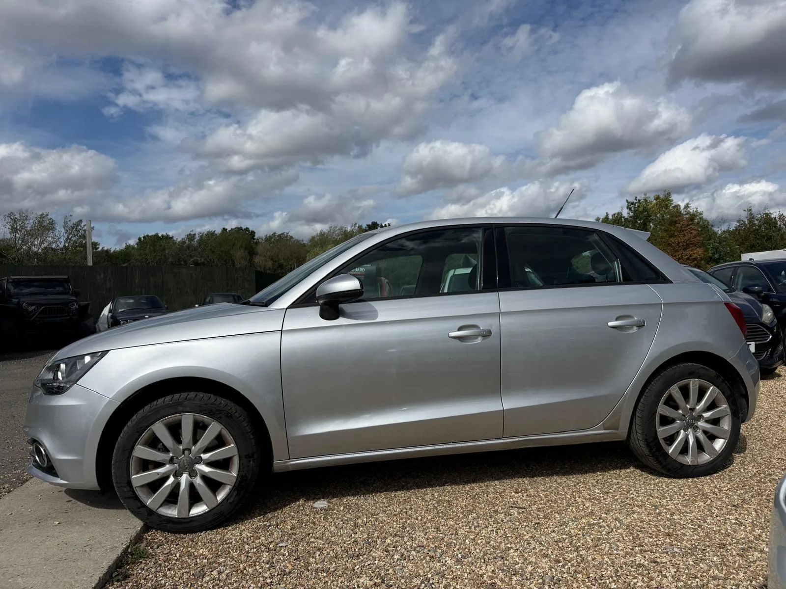 vehicle-media-7