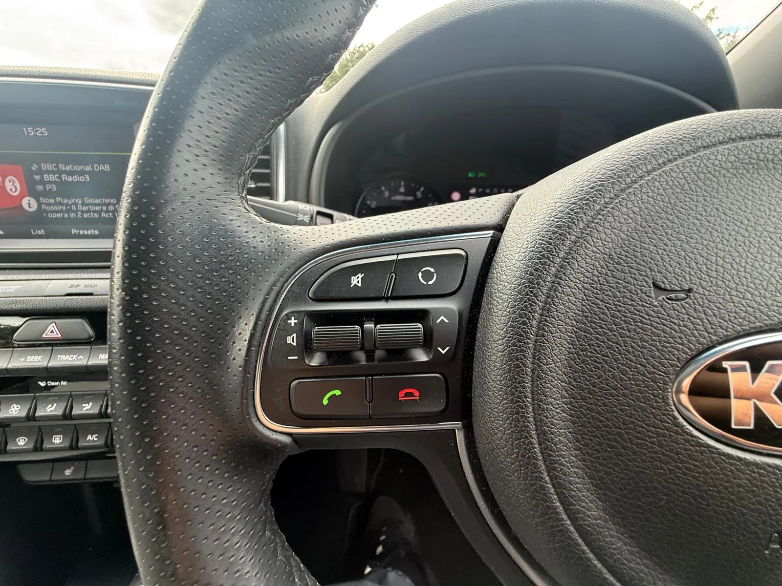 vehicle-media-36