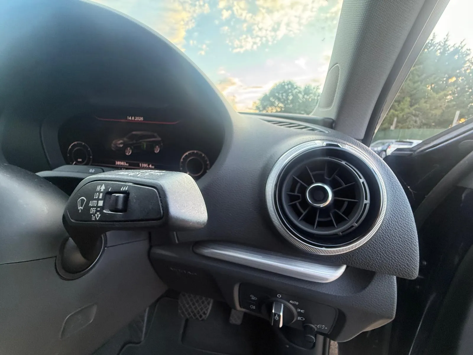 vehicle-media-34