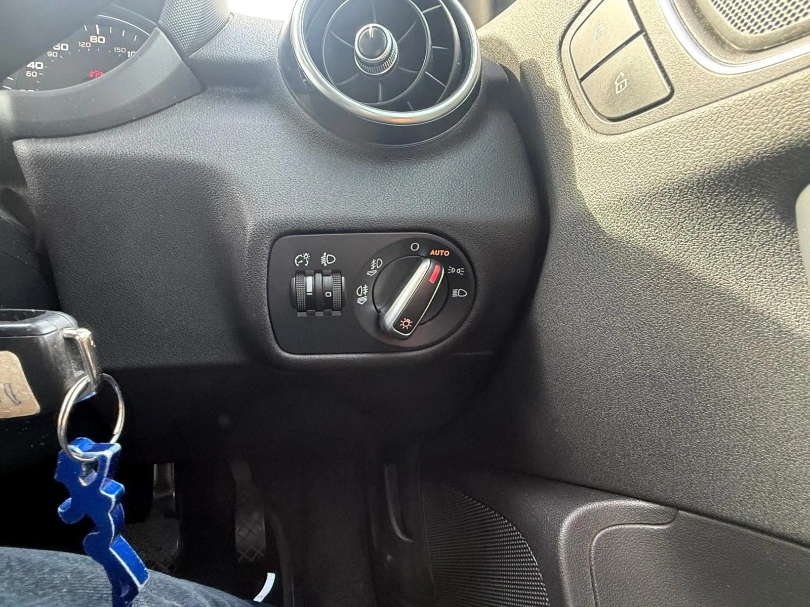 vehicle-media-40
