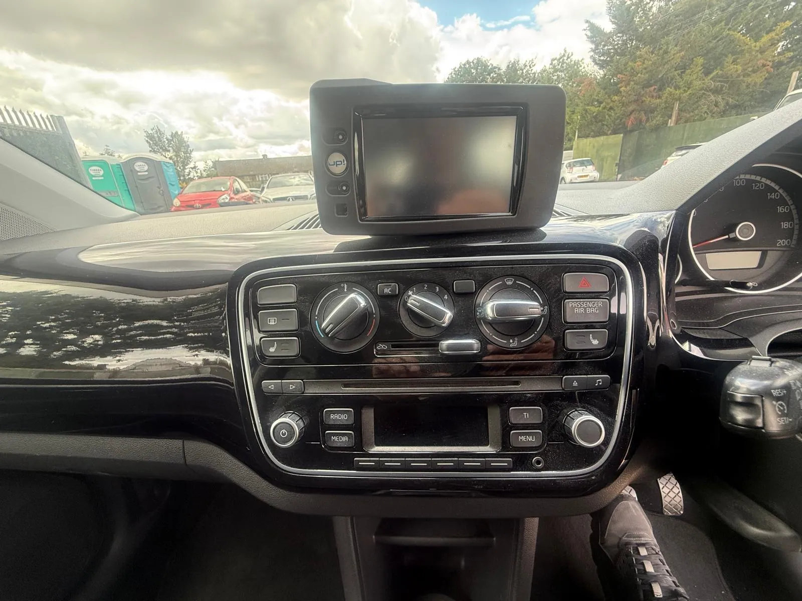 vehicle-media-27