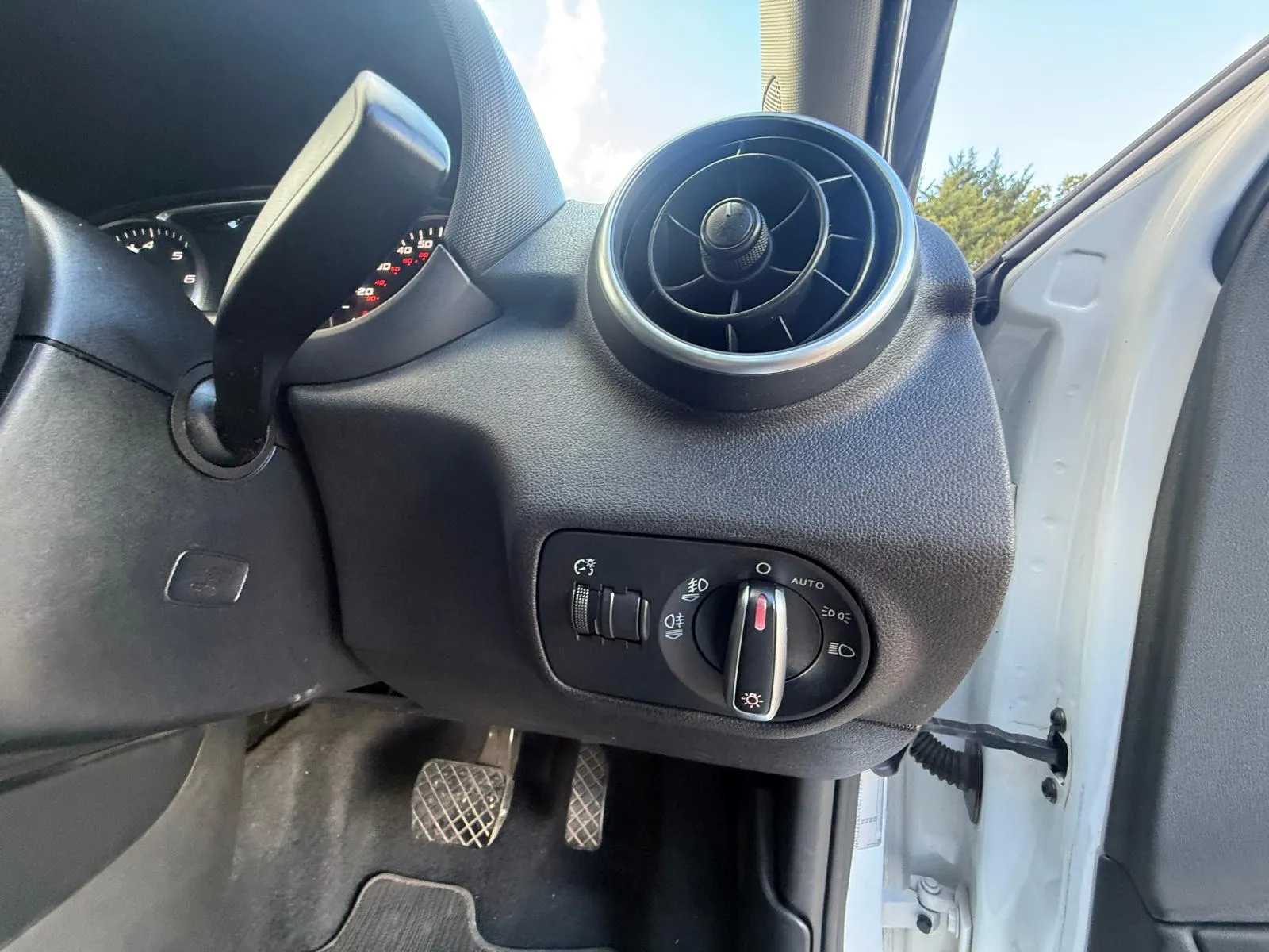 vehicle-media-38