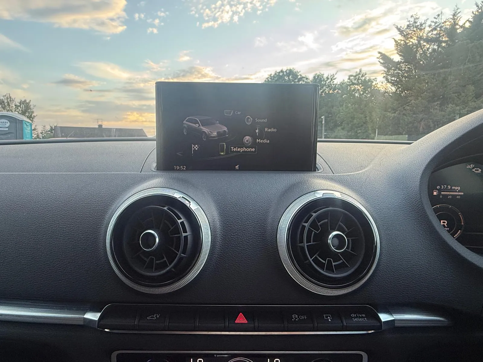 vehicle-media-41