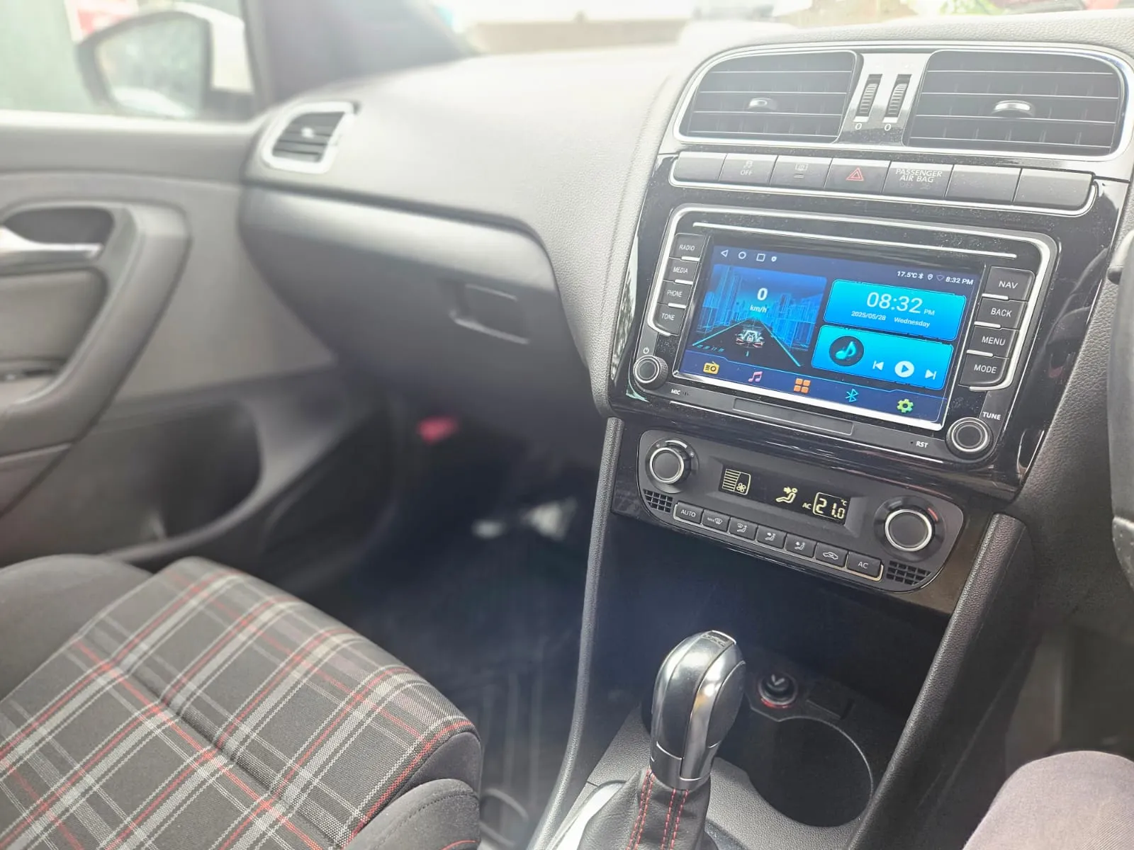 vehicle-media-19
