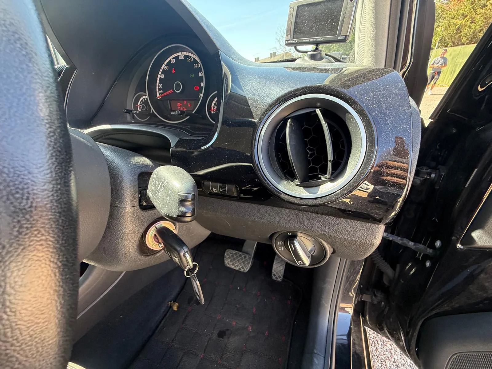 vehicle-media-26