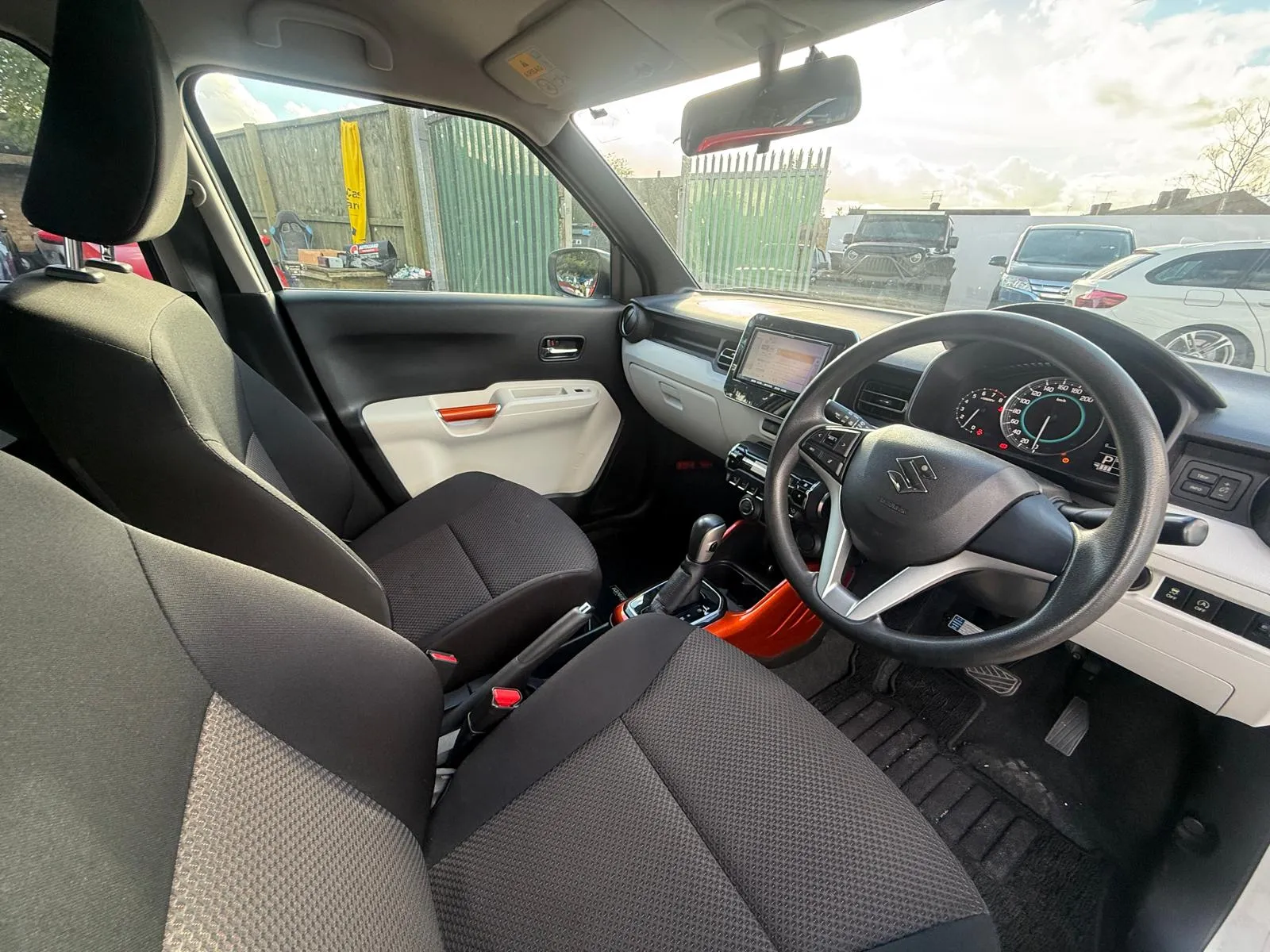 vehicle-media-32