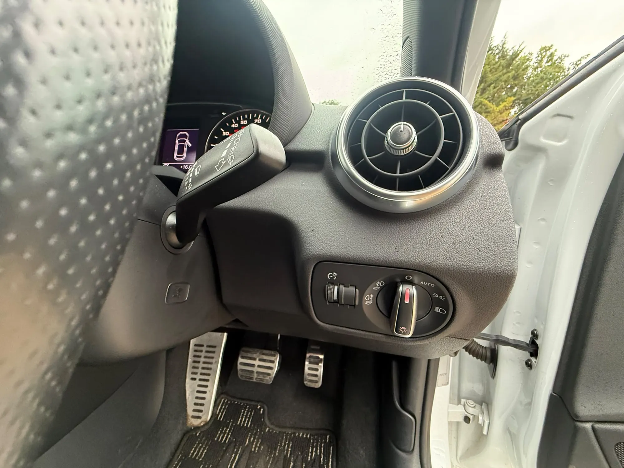 vehicle-media-26
