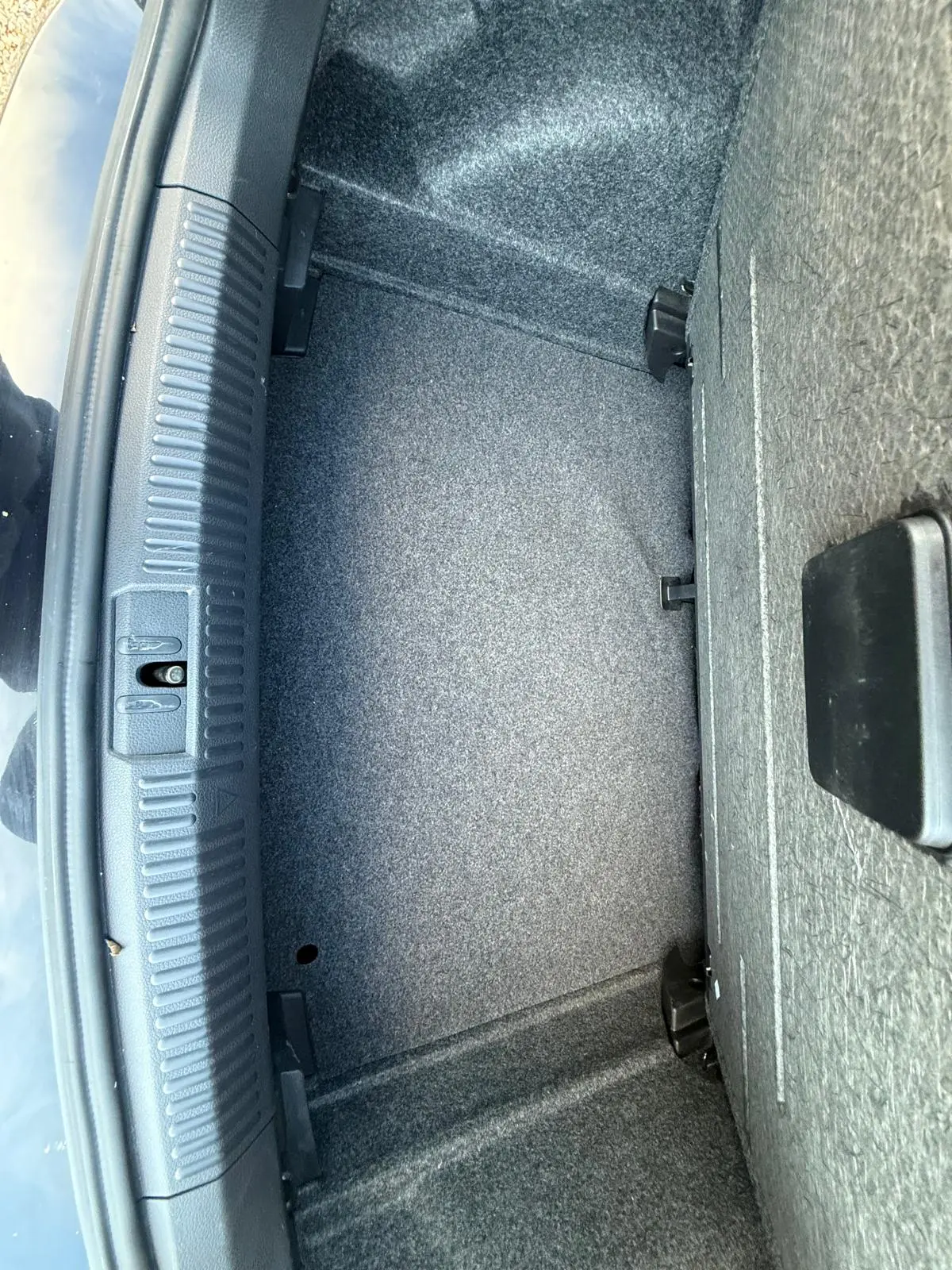 vehicle-media-14