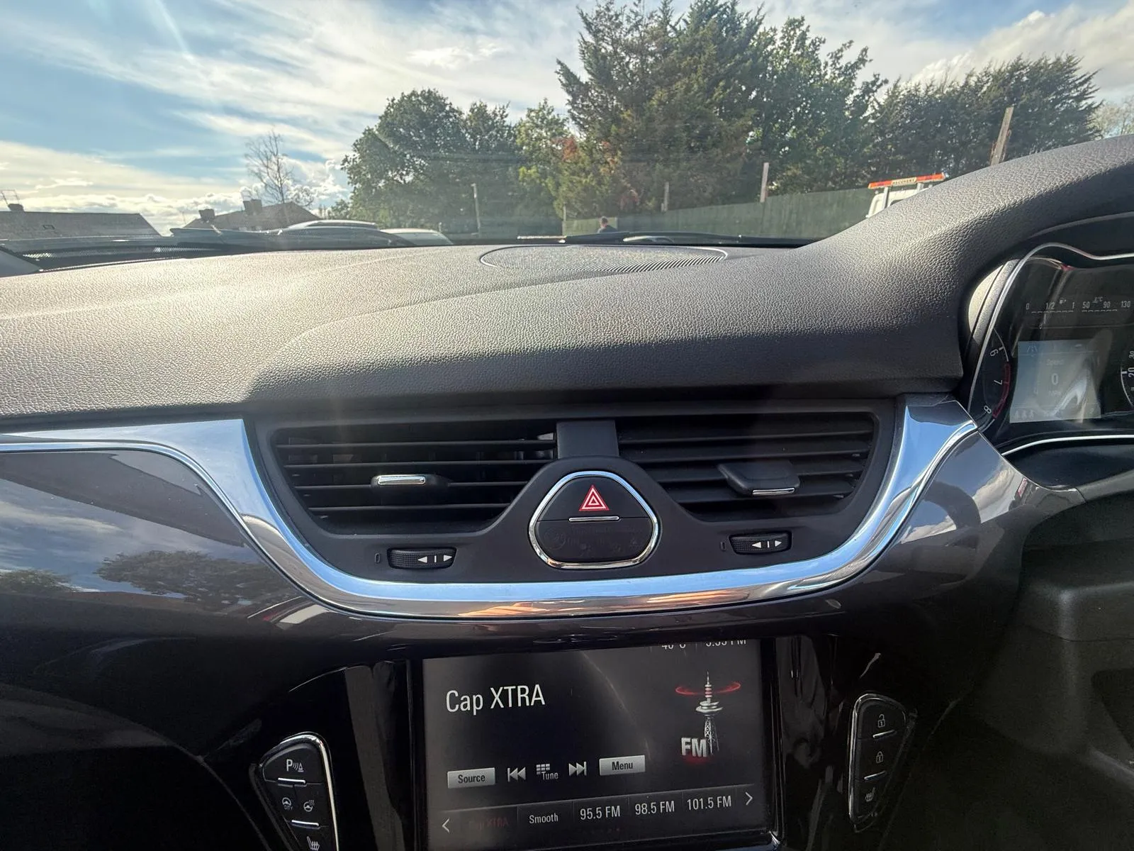 vehicle-media-28