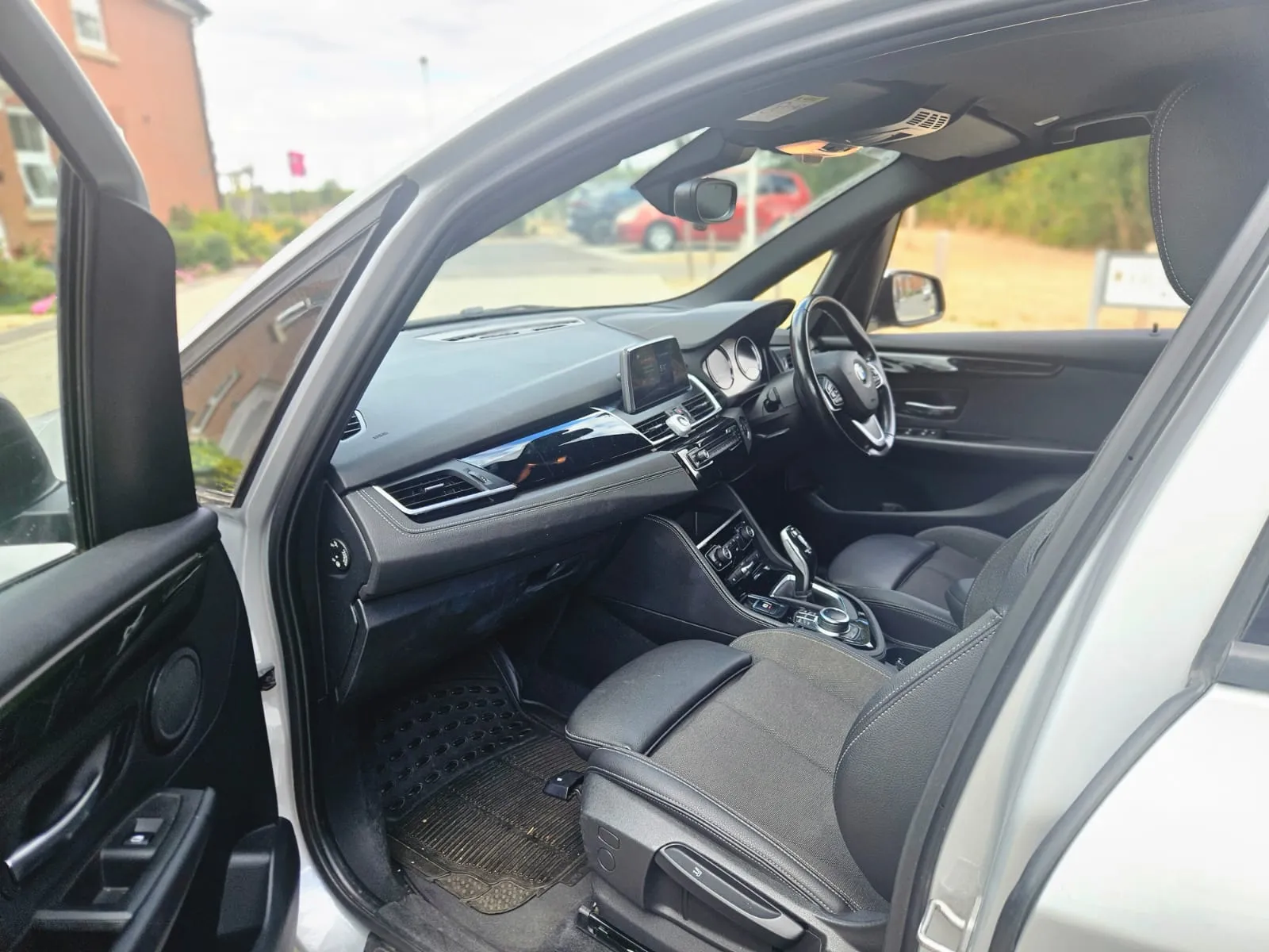 vehicle-media-12