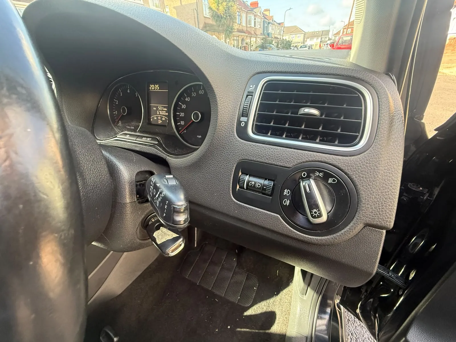 vehicle-media-26